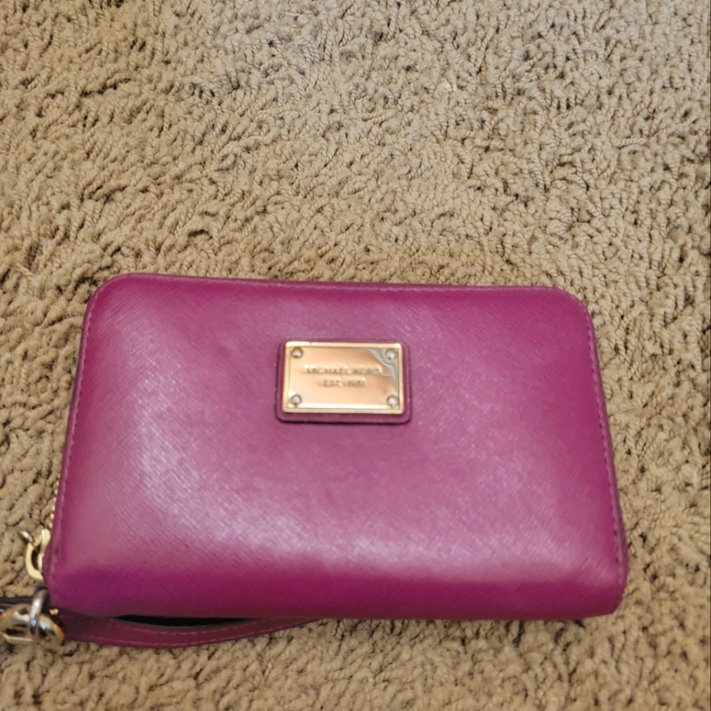 Michael Kors wristlet - Picture 2 of 7